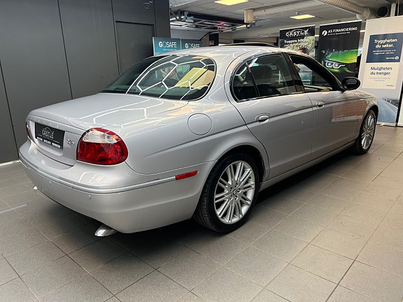 Jaguar S-TYPE 4 of 5