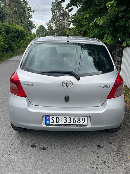 Toyota Yaris 4 of 5