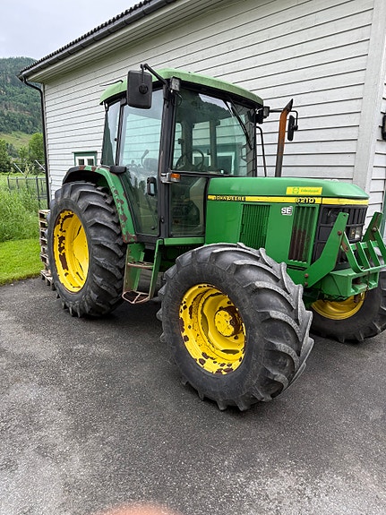 John Deere 6210 SE 2 of 5