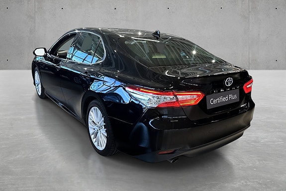 Toyota Camry 3 of 5