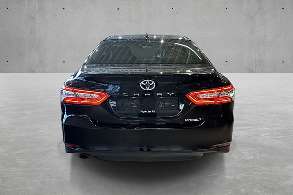 Toyota Camry 4 of 5