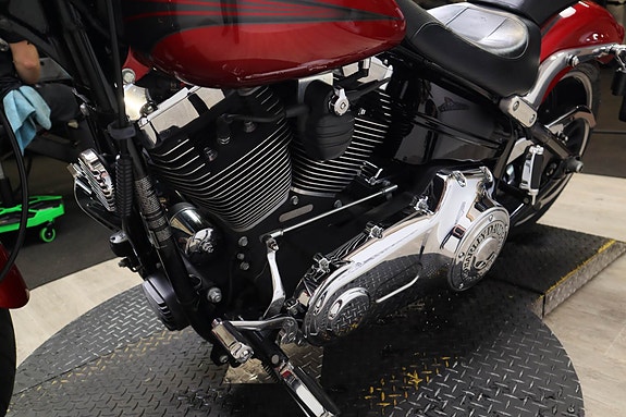 Harley-Davidson Breakout 4 of 5
