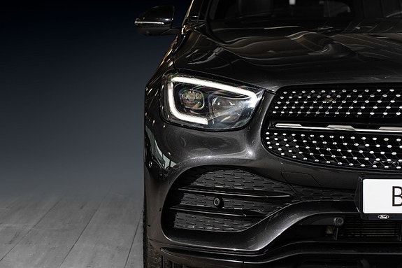 Mercedes-Benz GLC300 e 7 of 30