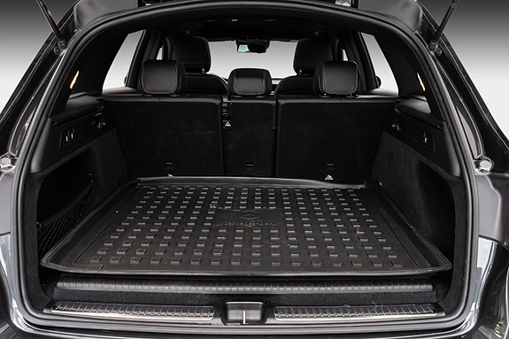 Mercedes-Benz GLC300 e 18 of 30