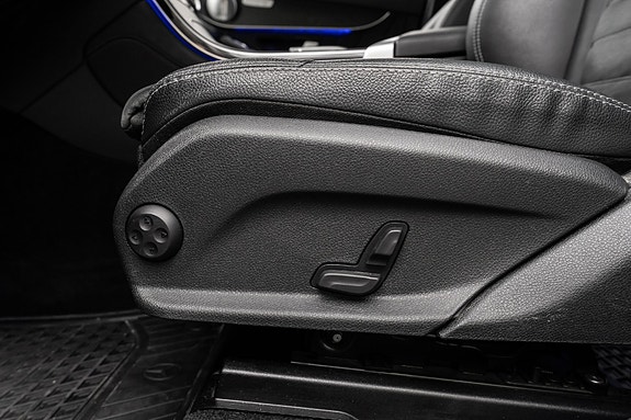 Mercedes-Benz GLC300 e 14 of 30