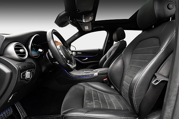 Mercedes-Benz GLC300 e 13 of 30