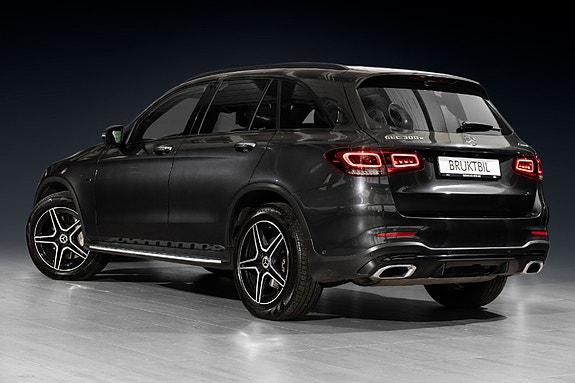 Mercedes-Benz GLC300 e 2 of 30