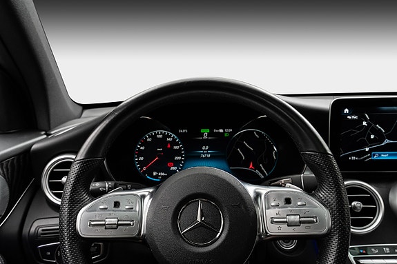 Mercedes-Benz GLC300 e 21 of 30