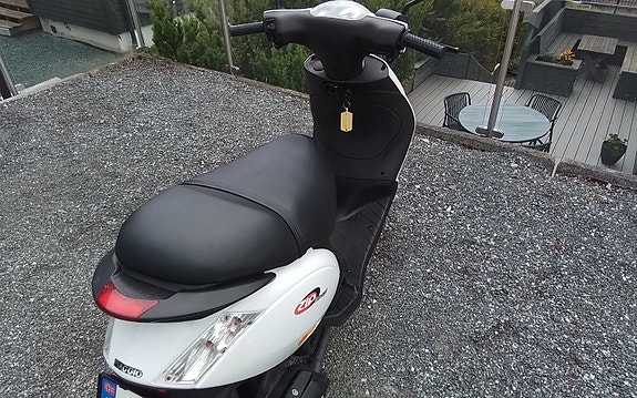 Piaggio ZIP 50 2 of 3