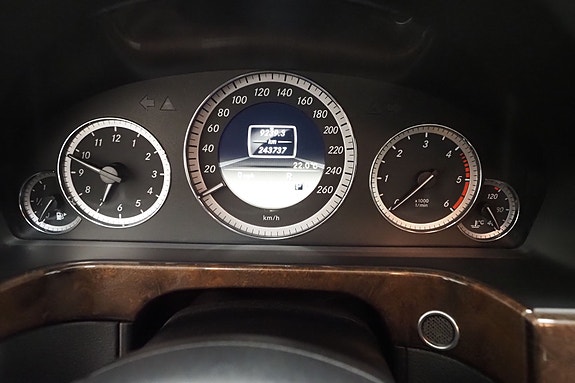 Mercedes-Benz E250 12 of 21