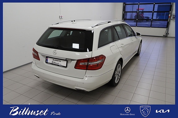 Mercedes-Benz E250 3 of 21