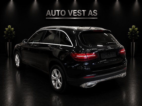 Mercedes-Benz GLC350 e 3 of 3