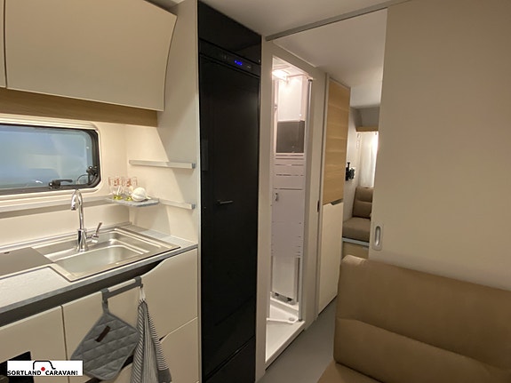 Adria Adora 673 PK 27 of 30