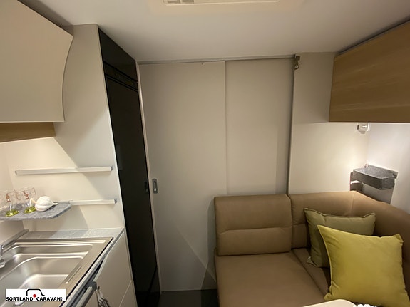 Adria Adora 673 PK 29 of 30