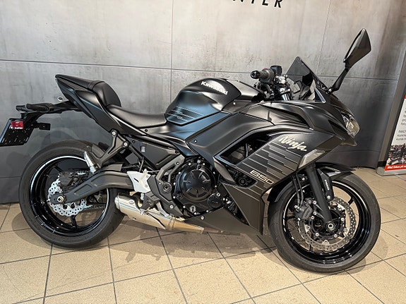 Kawasaki Ninja 650 2 of 5