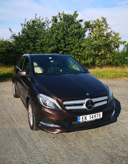 Mercedes-Benz B250 e 2 of 13