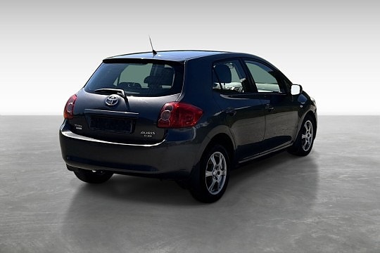 Toyota Auris 5 of 5