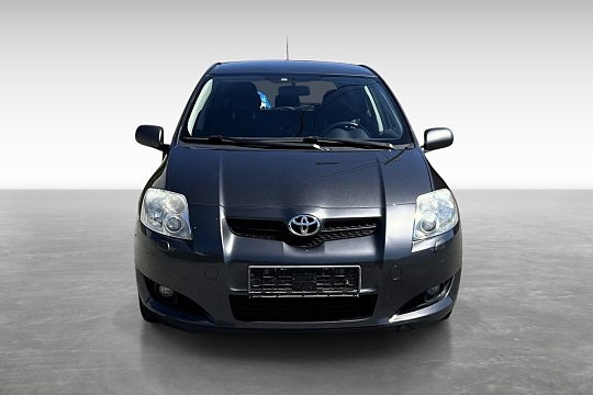 Toyota Auris 2 of 5