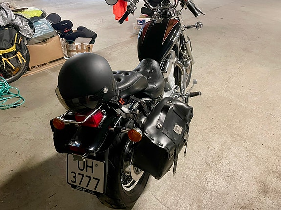 Suzuki VS 1400 Intruder 4 of 5