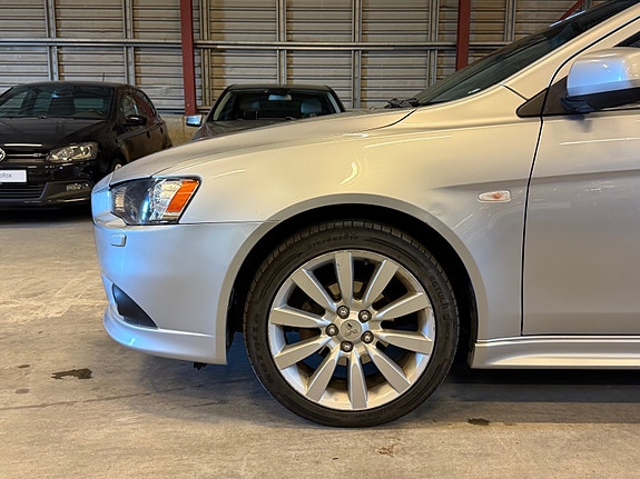 Mitsubishi Lancer 2 of 5