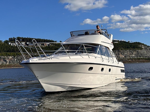 Viksund 360 St Cruz Fly 2x Volvo Penta D4 260 - 35 knop. Ligger i Steinskjer. Sk 4 of 5