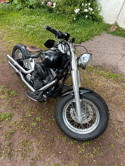 Harley-Davidson FLSTF Fat Boy Bobber Custom 3 of 5