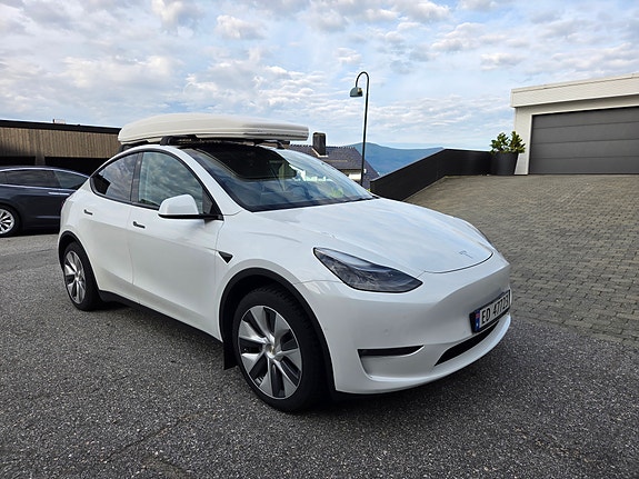 Tesla Model Y 5 of 21