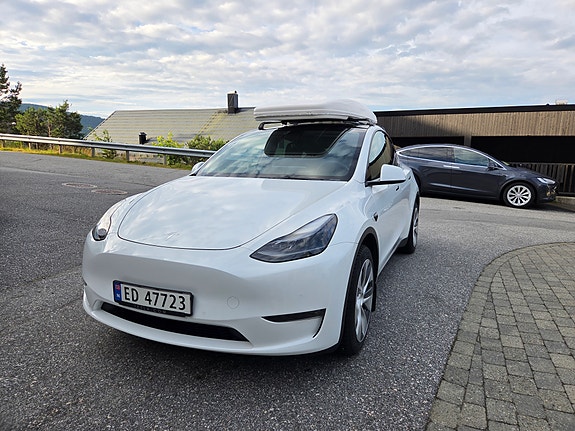 Tesla Model Y 2 of 21
