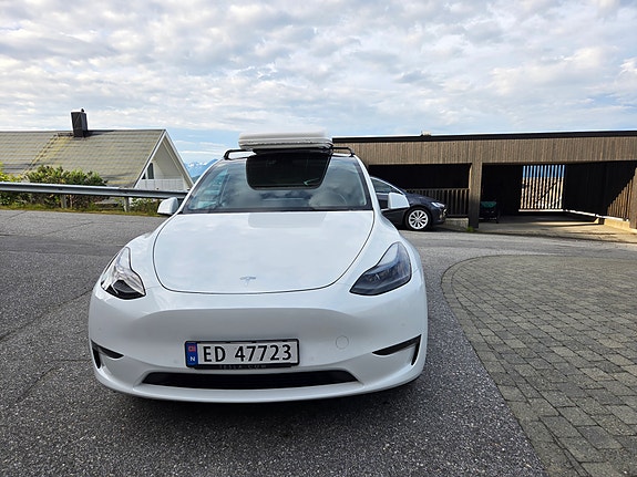 Tesla Model Y 3 of 21