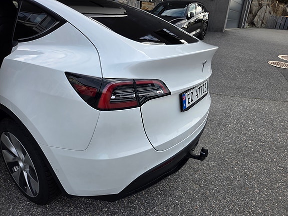 Tesla Model Y 19 of 21