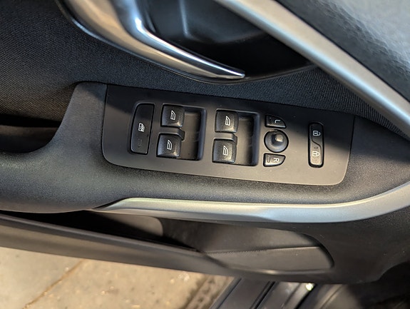Volvo V40 10 of 16