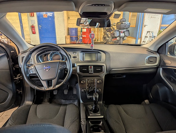Volvo V40 8 of 16