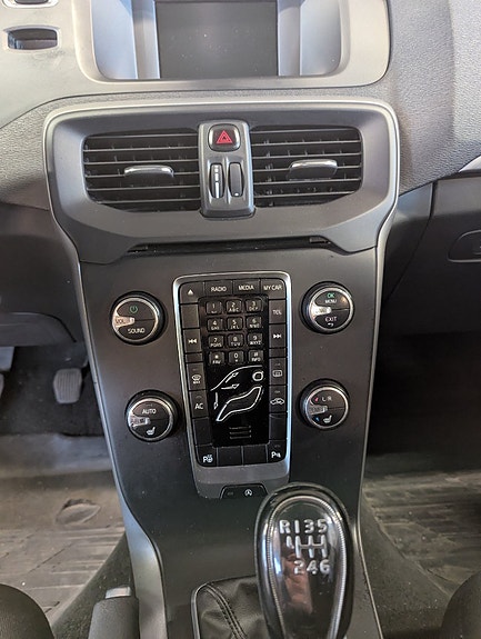Volvo V40 11 of 16