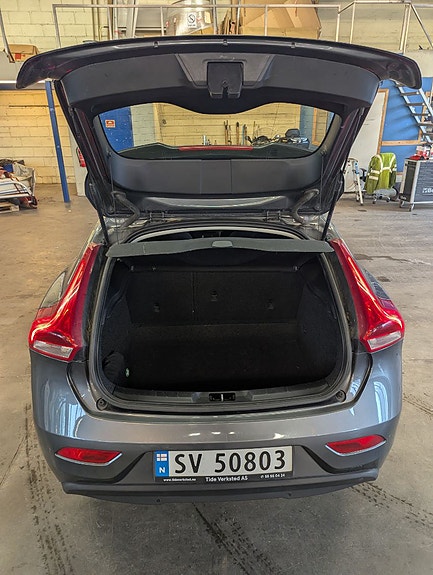 Volvo V40 6 of 16