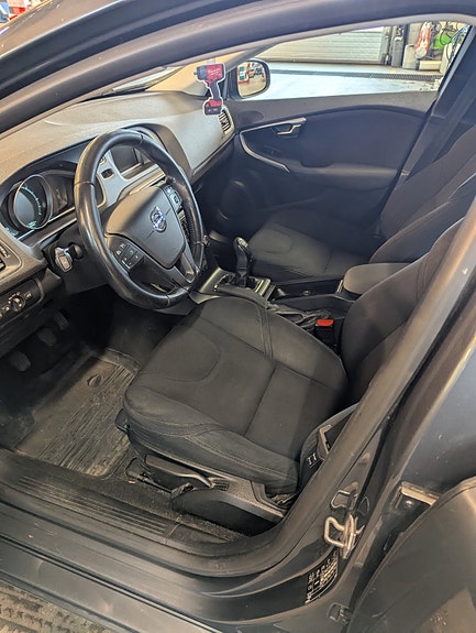 Volvo V40 9 of 16