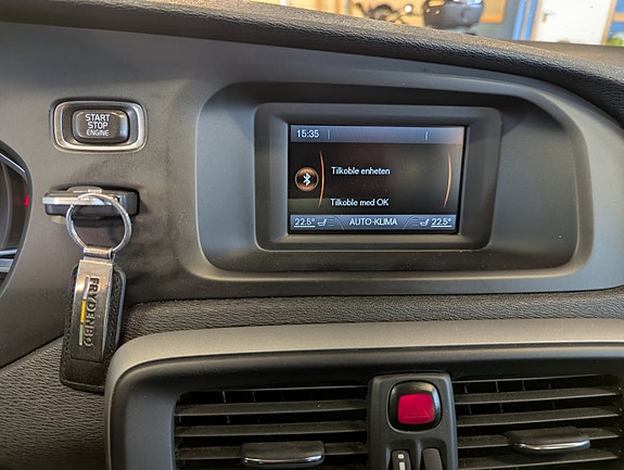 Volvo V40 13 of 16