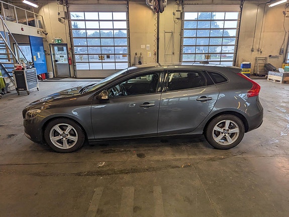 Volvo V40 3 of 5