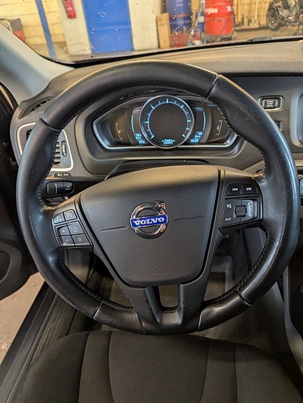 Volvo V40 7 of 16