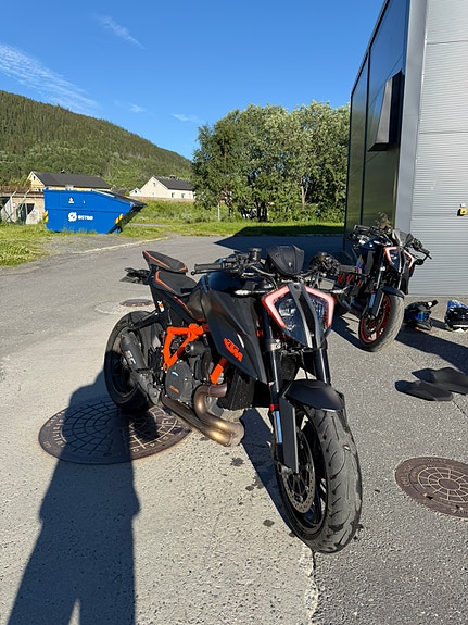 KTM 1290 Super Duke R 2 of 5