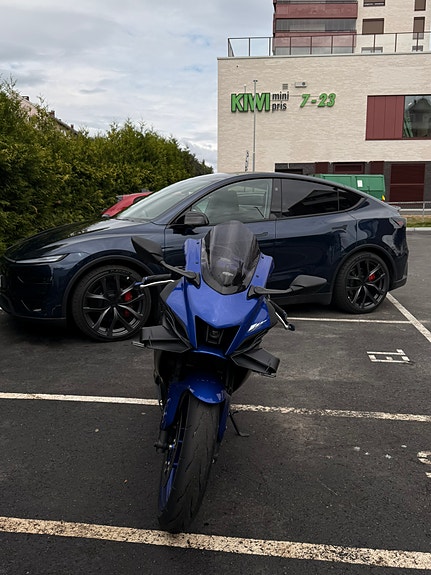 Yamaha R7 2 of 5
