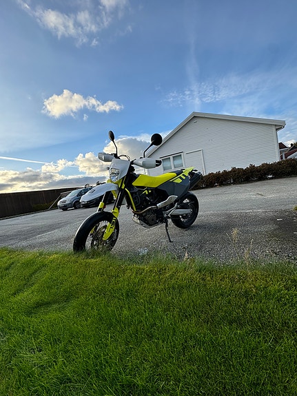 Husqvarna 701 Supermoto 3 of 5