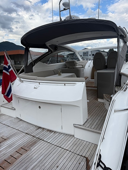 Nydelig V40 -22 modell, en eier fra ny, generator, hev/senk plattform, skipsreg 6 of 30
