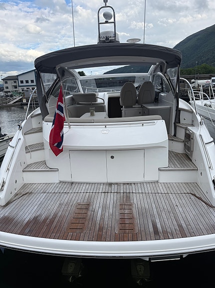 Nydelig V40 -22 modell, en eier fra ny, generator, hev/senk plattform, skipsreg 10 of 30