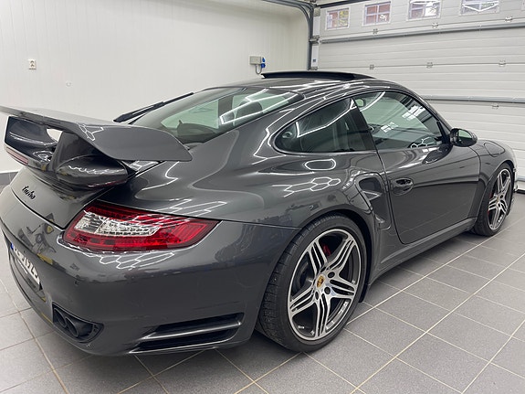 Porsche 911 2 of 5