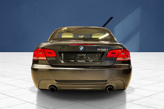 BMW 335i 9 of 16