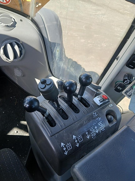 Volvo L90 H 23 of 25