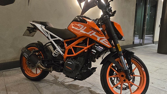 KTM 390 Duke 2 of 9