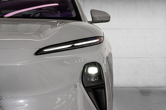 NIO ET5 4 of 5