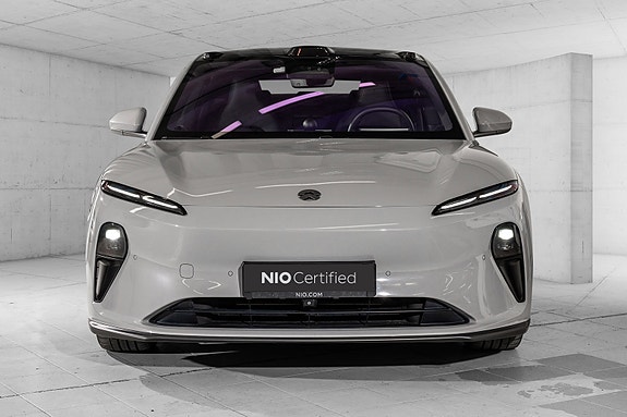NIO ET5 3 of 5