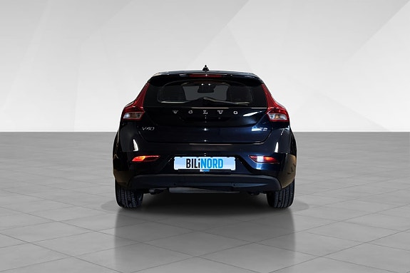 Volvo V40 5 of 5